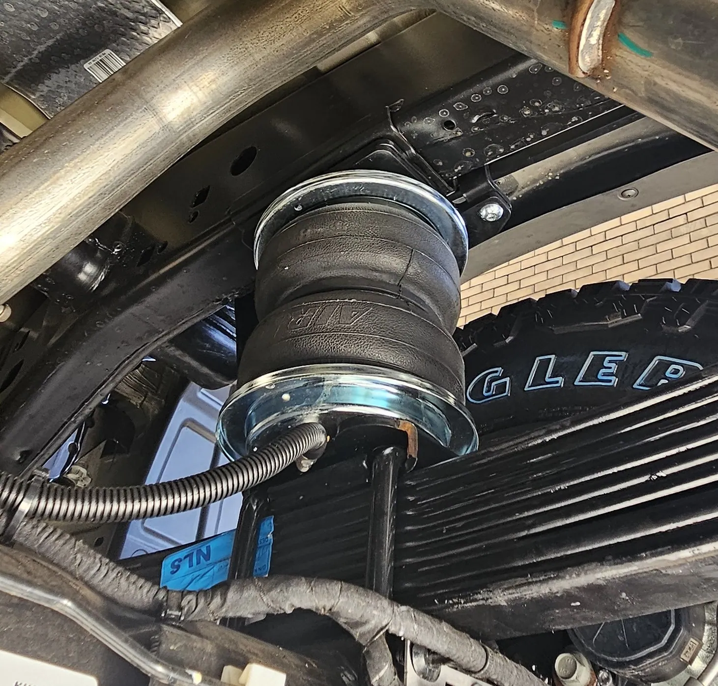Tough Dog Air suspension