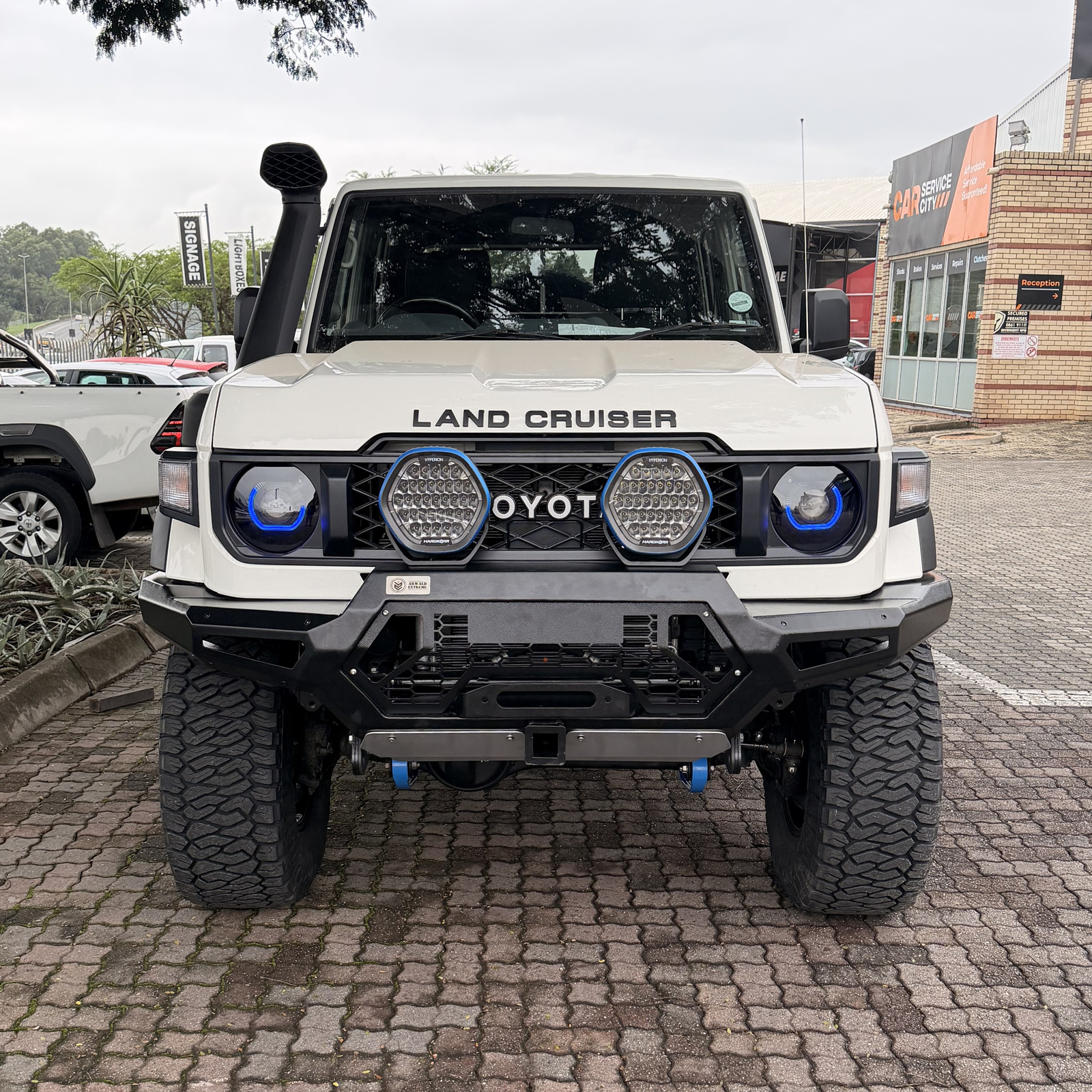King Cruiser — JMACX Coil-Converted Land Cruiser 79 after the Venture 4x4 build