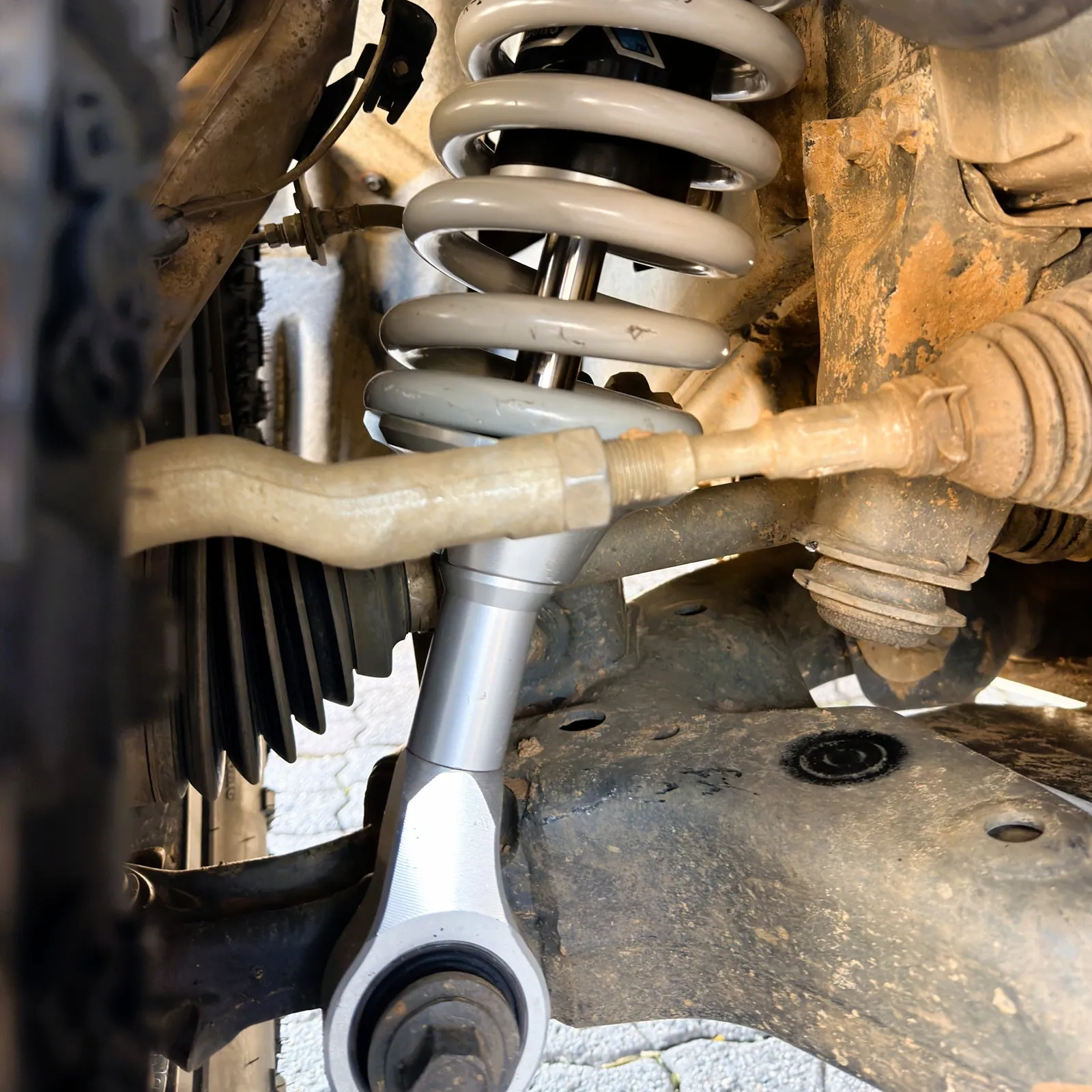 JMACX adjustable suspension link and rear coil detail