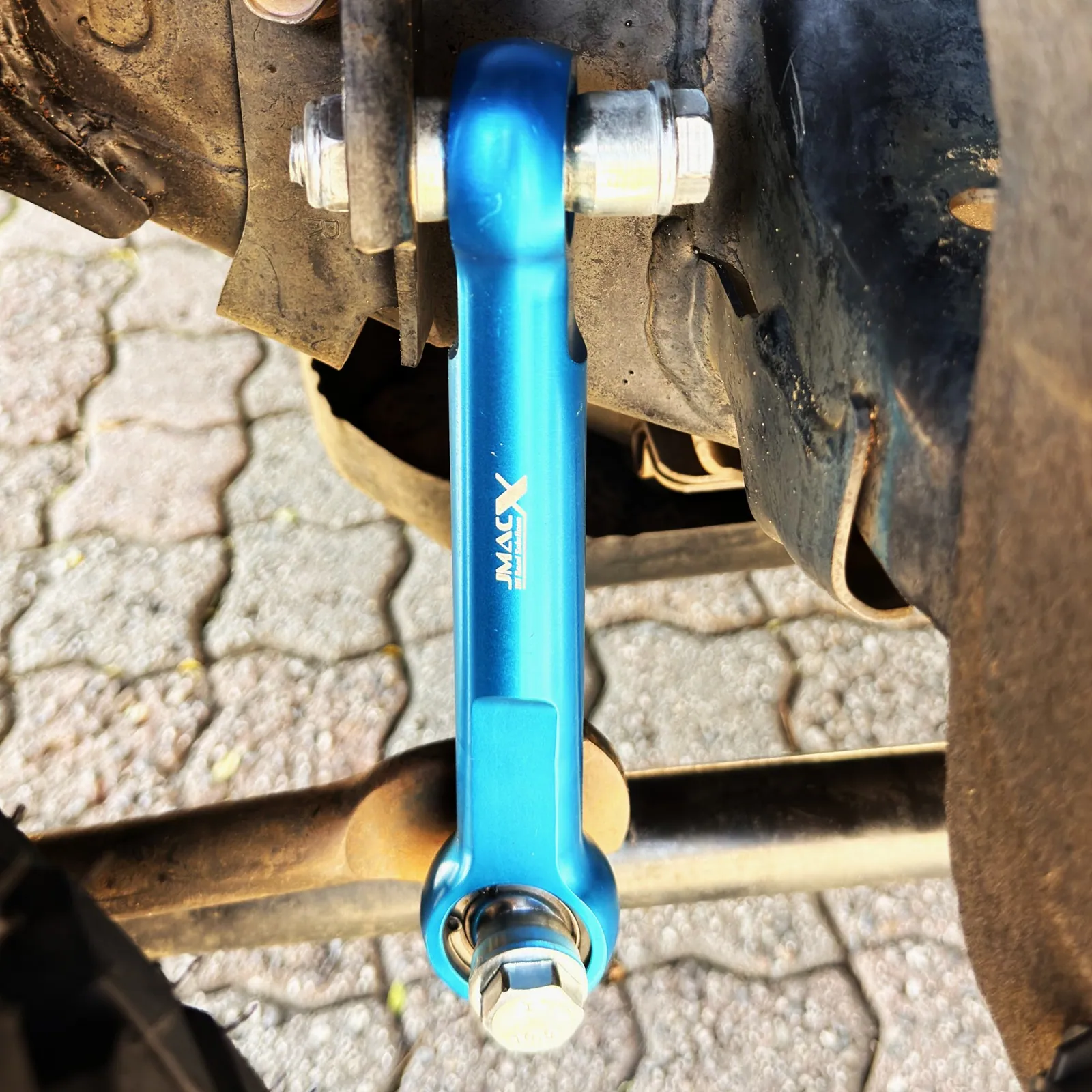 Blue JMACX adjustable link fitted underneath