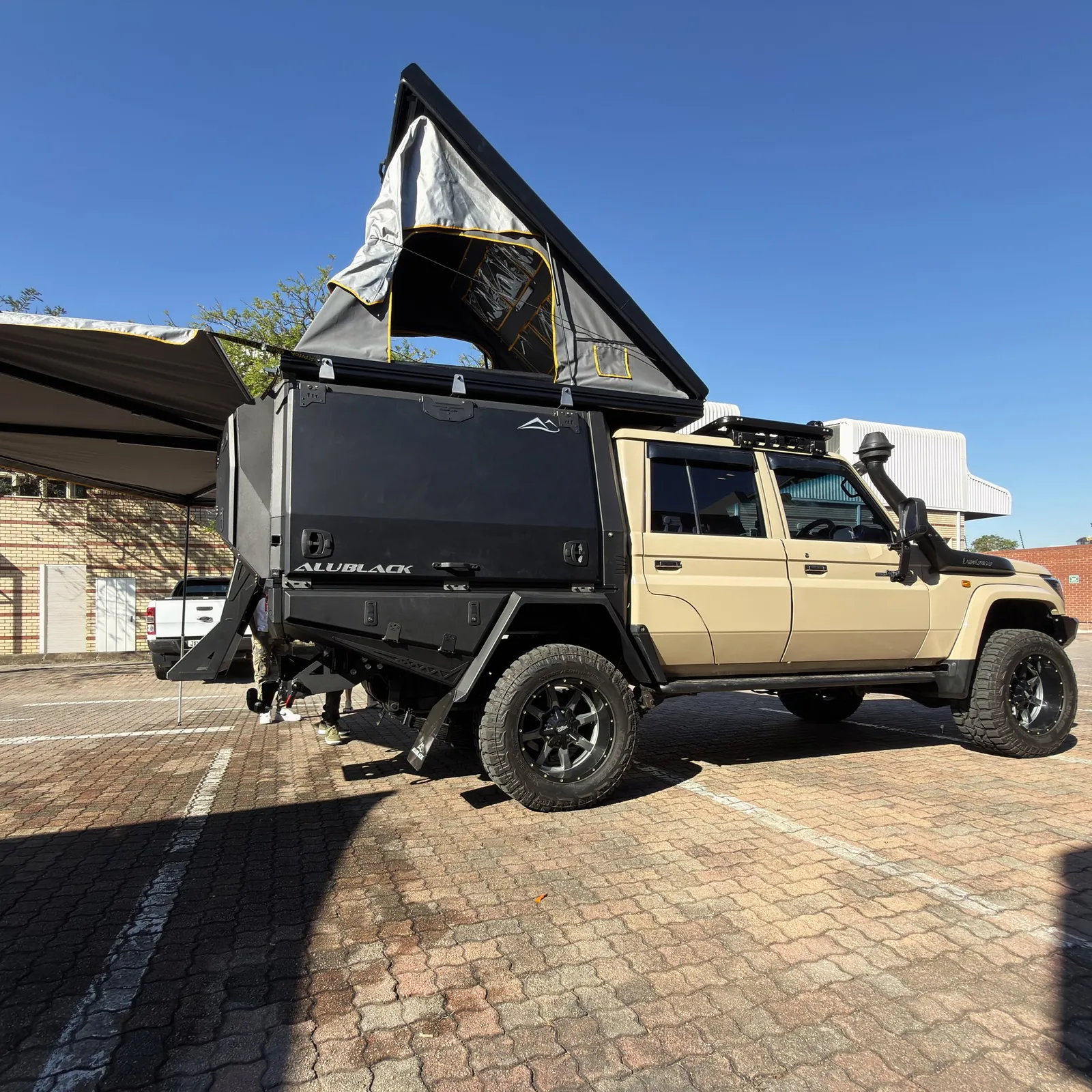 Quick Pitch roof top tent